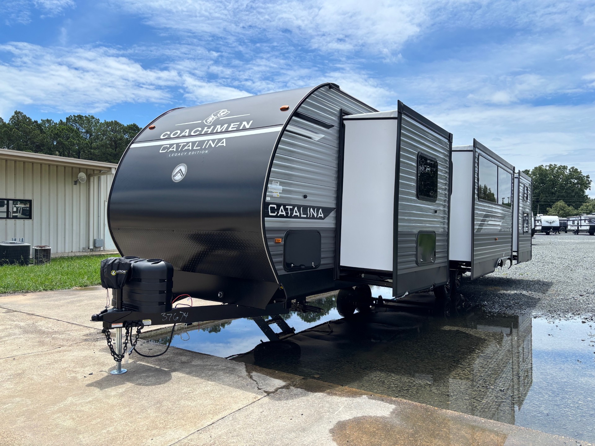 2026 Coachmen Catalina Legacy Edition 343BHTS - Image 4