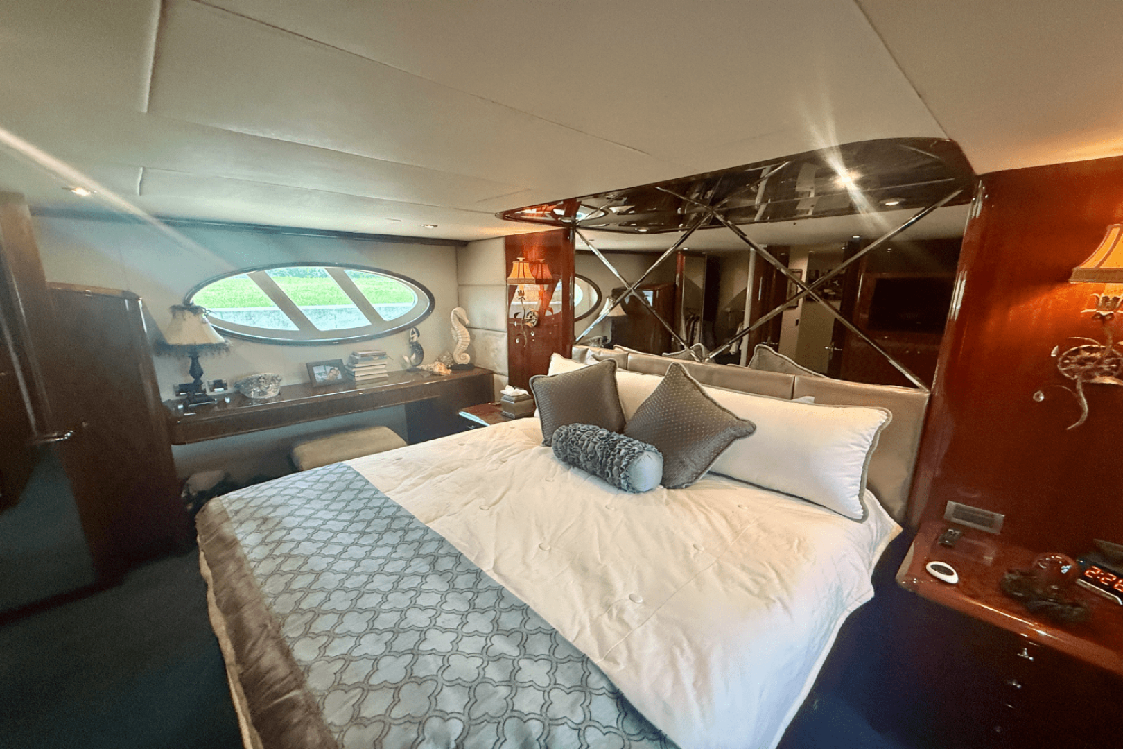 2005 68 FLYBRIDGE - Image 26