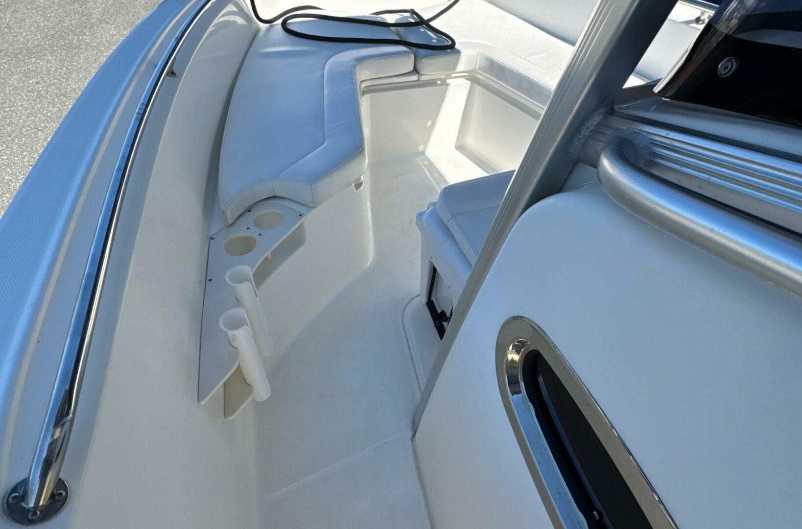 2014 Boston Whaler 220 OUTRAGE Base - Image 14