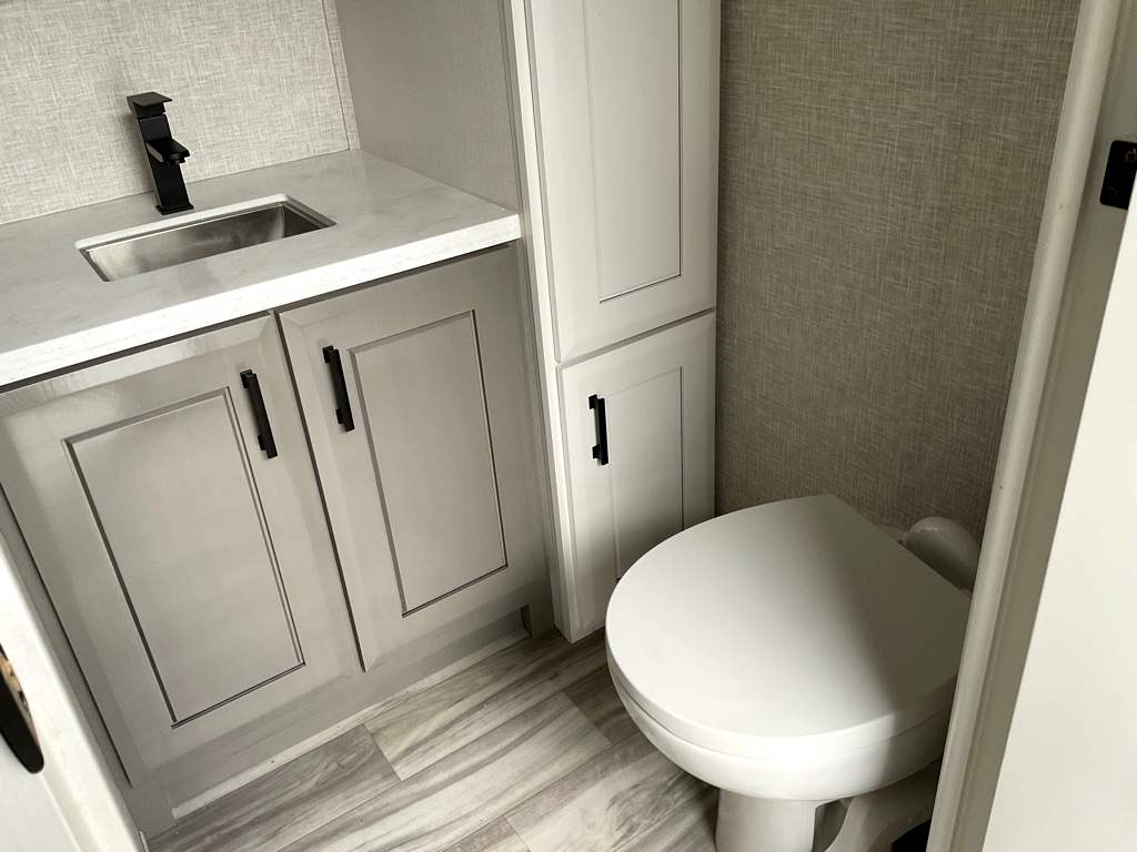 2025 JAYCO PINNACLE 38 FBRK - Image 19