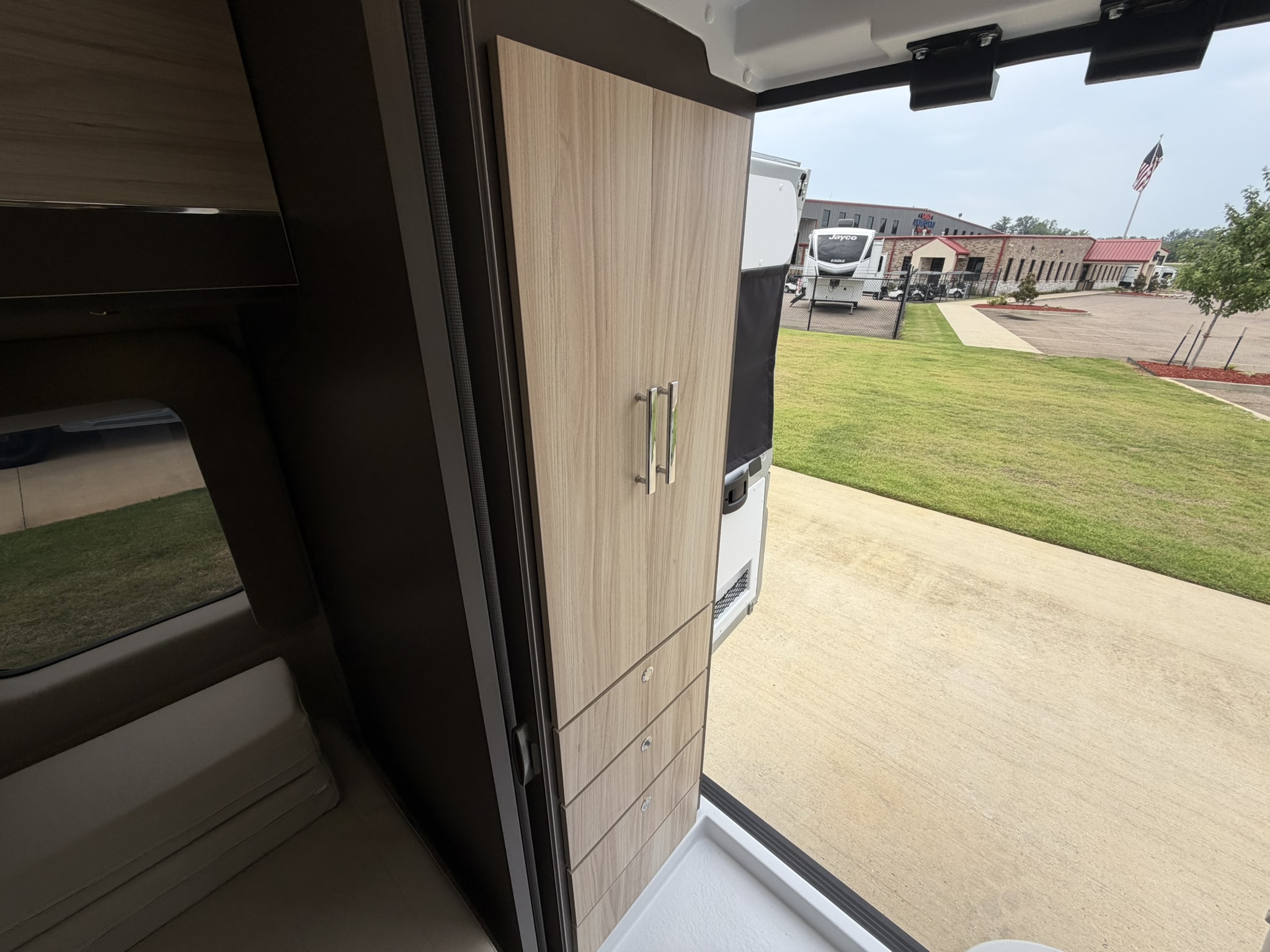 2027 ENTEGRA COACH ETHOS 20T - Image 27