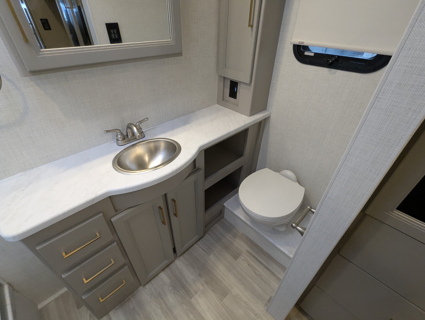 2026 Thor Motor Coach Windsport 35G - Image 20
