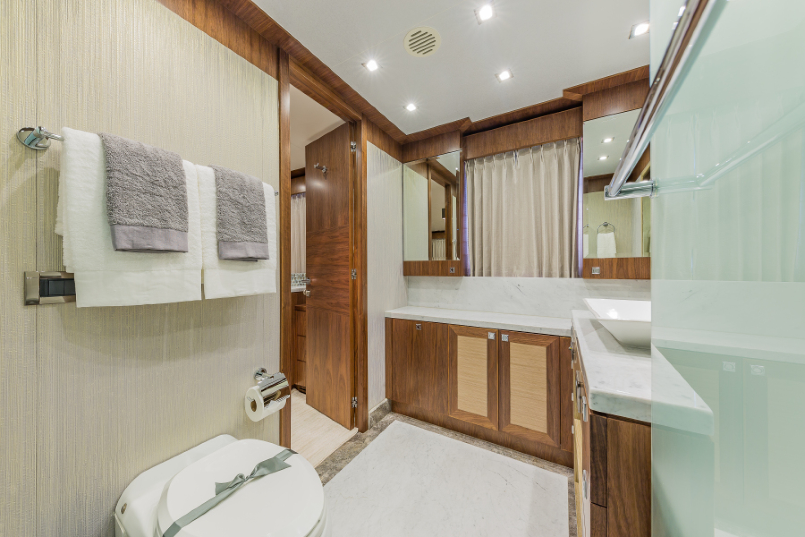 2018 Hargrave Raised Pilothouse - Image 34