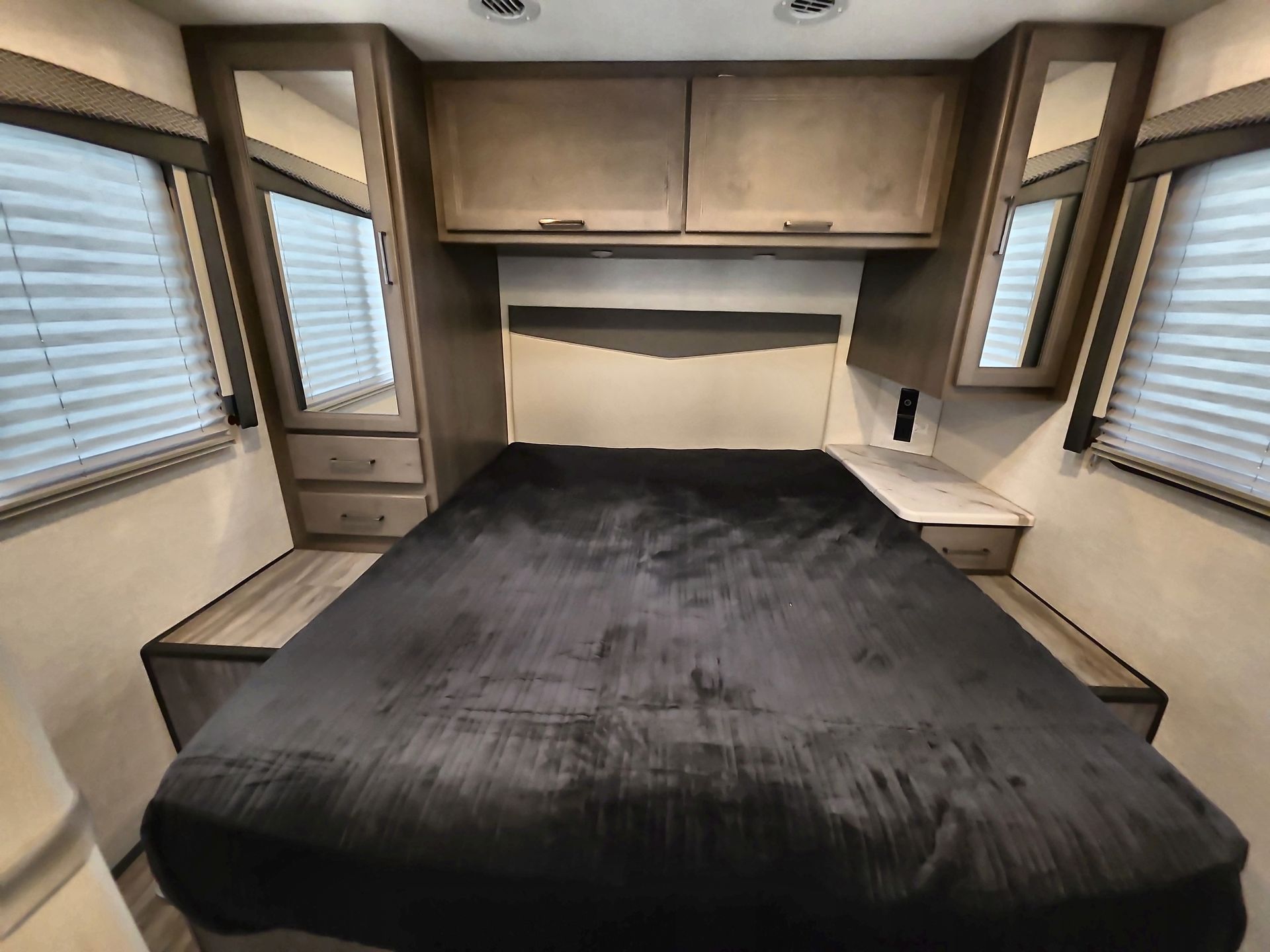 2025 Thor Motor Coach Four Winds 28Z - Image 21