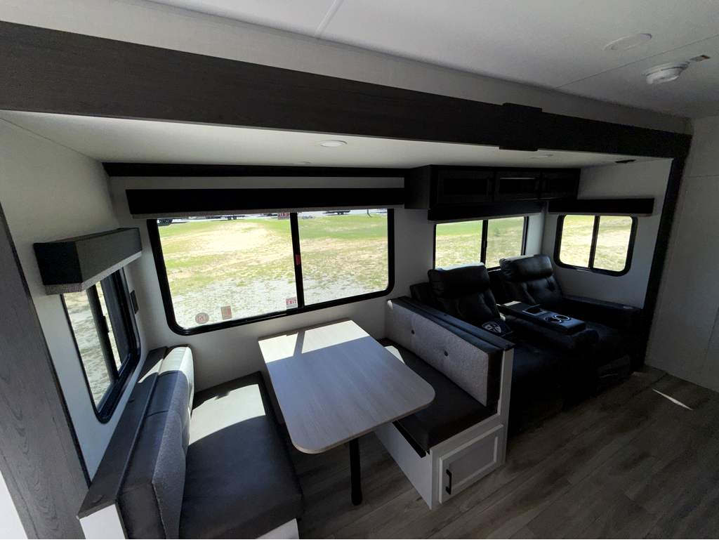 2026 VENTURE RV SPORTTREK 327VIK - Image 11