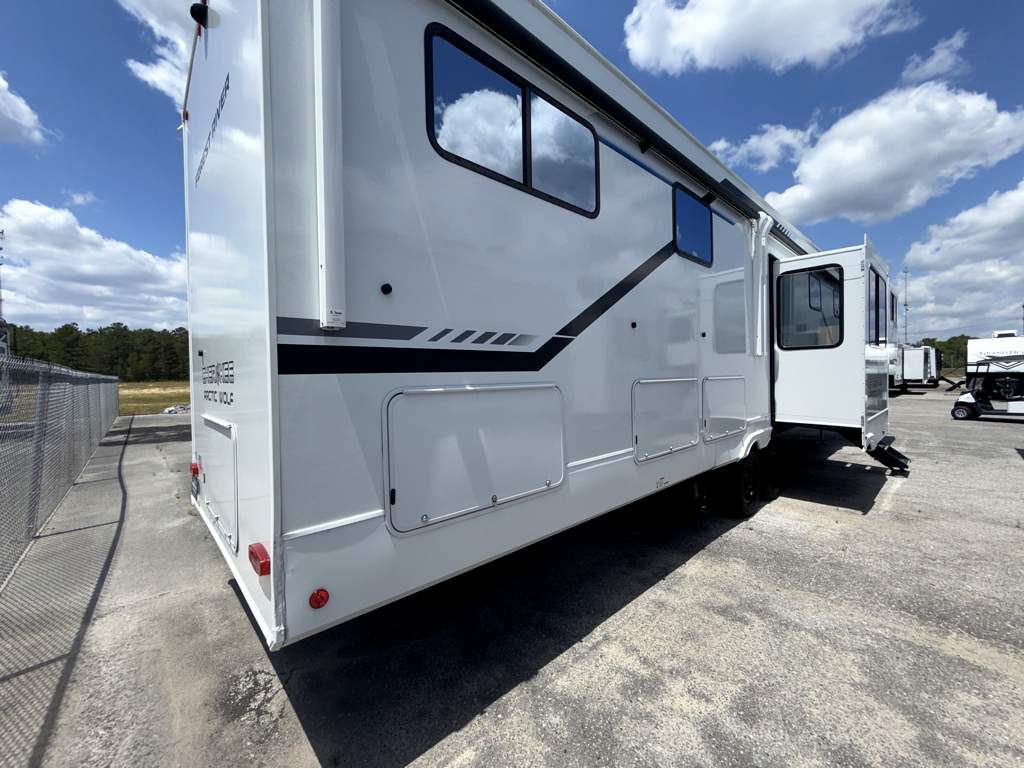 2026 FOREST RIVER ARCTIC WOLF 3950 SUITE - Image 2