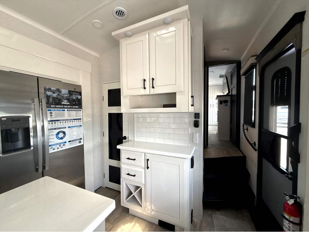 2027 JAYCO PINNACLE 32RLTS - Image 15