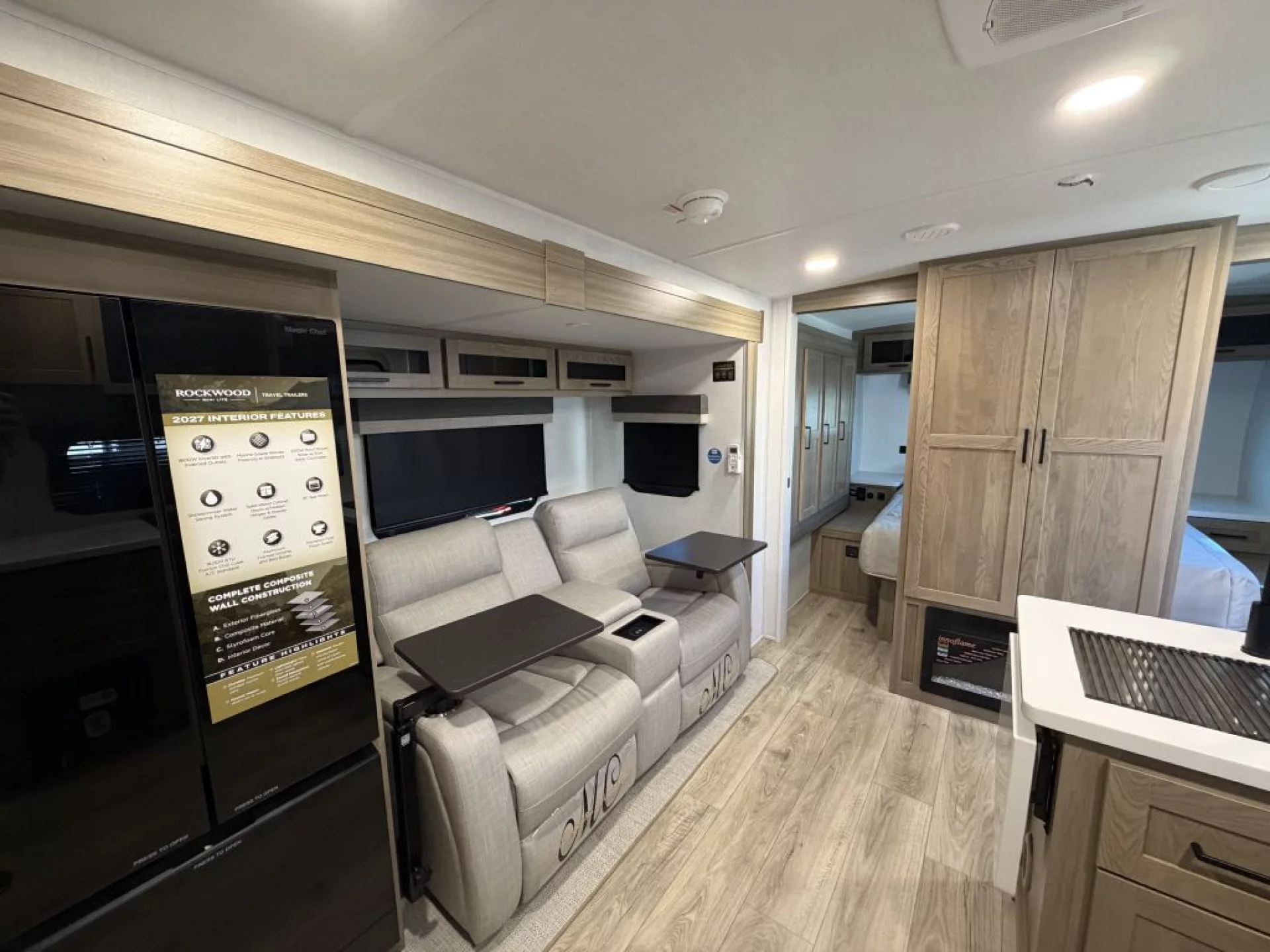 2027 FOREST RIVER ROCKWOOD MINI LITE 2513S - Image 29