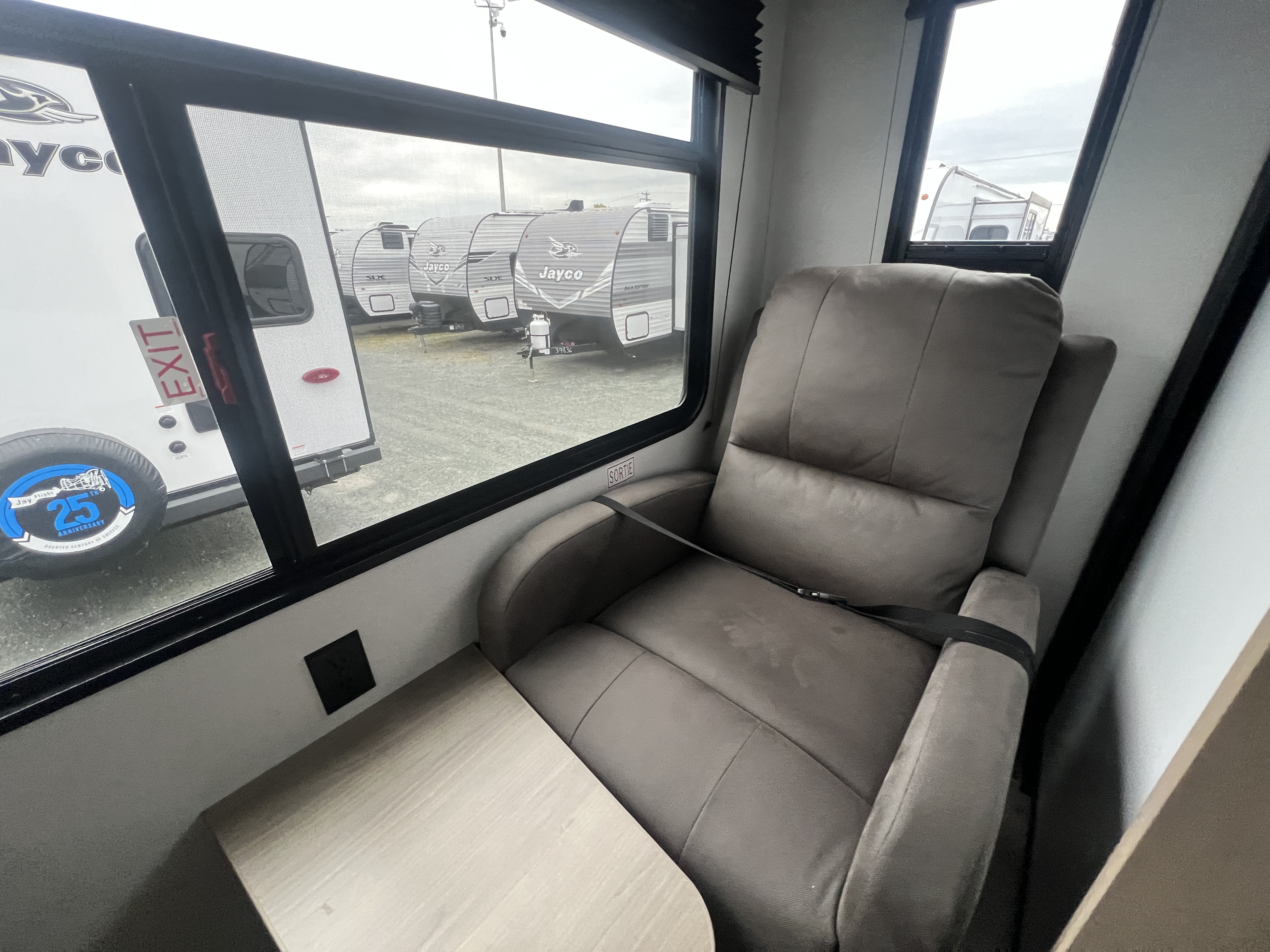 2027 Jayco Jay Flight SLX 262RLSW - Image 15