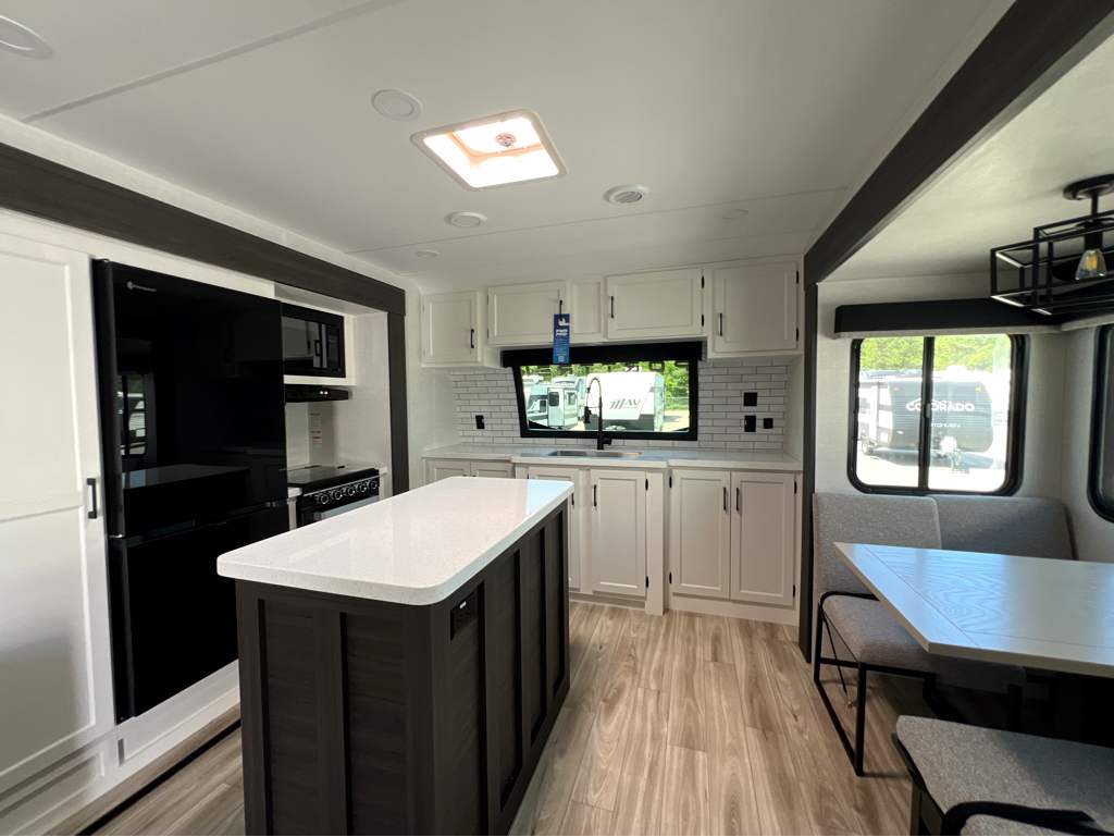 2026 VENTURE RV SPORTTREK 333VFK - Image 10