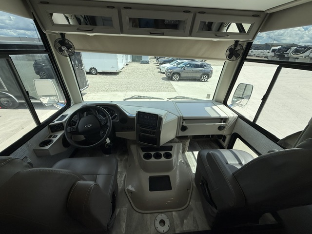 2023 Thor Motor Coach Windsport 31C - Image 21