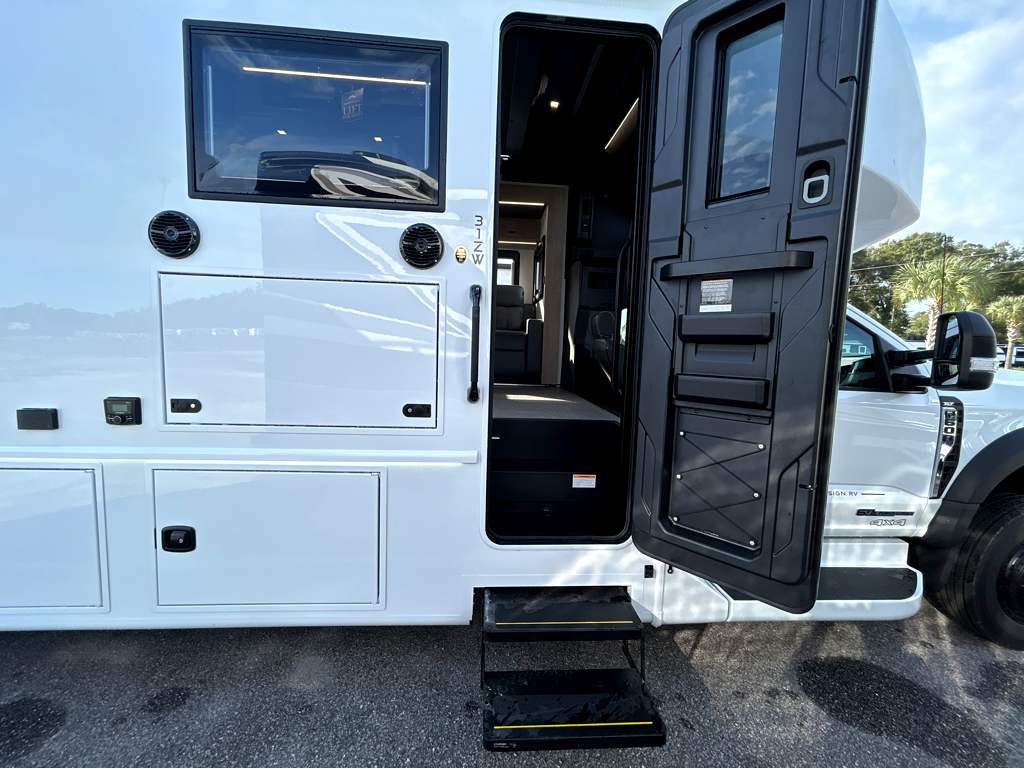 2026 GRAND DESIGN LINEAGE SERIES F 31ZW - Image 14