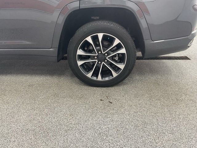 2023 Jeep Grand Cherokee L Utility 4D Overland 4WD V6 - Image 11