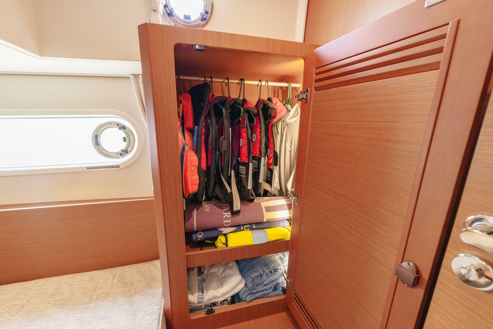 2025 Beneteau - Image 22