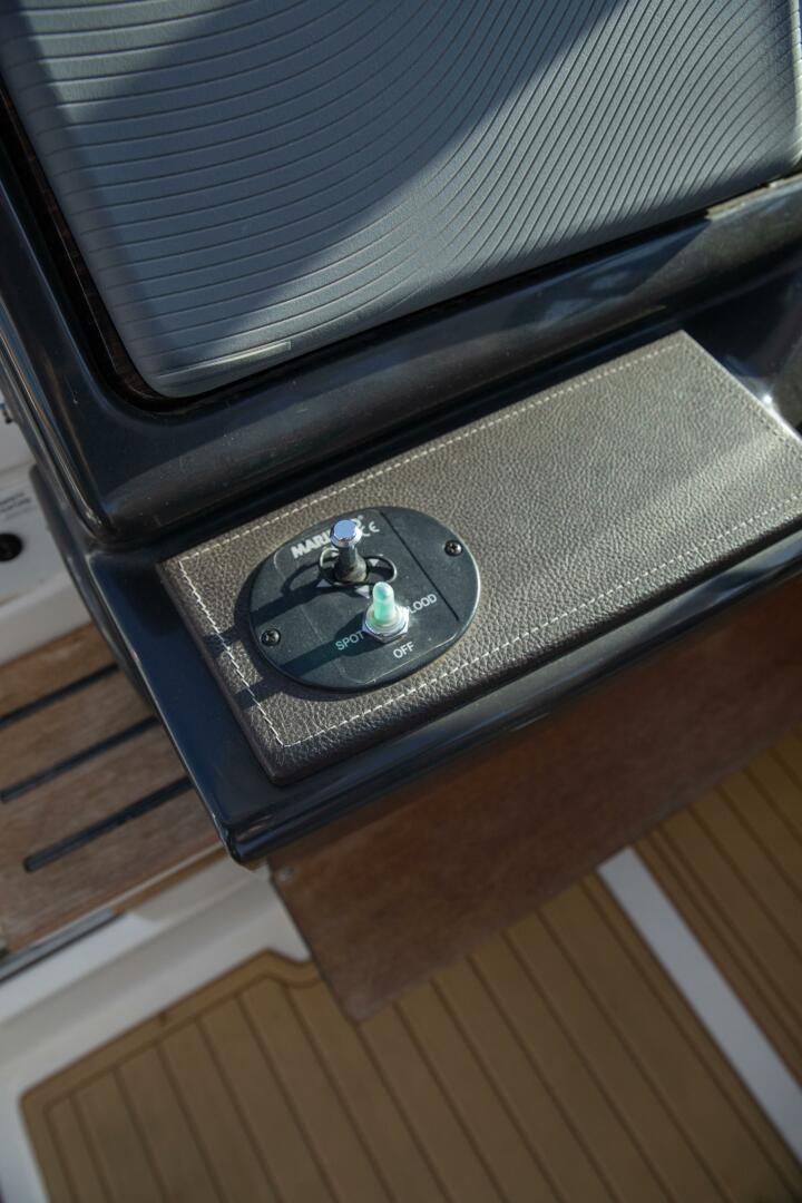 2016 Sea Ray Sundancer 350 - Image 78