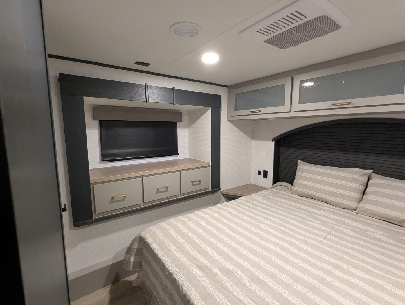 2026 Forest River Stealth 2800 - Image 10