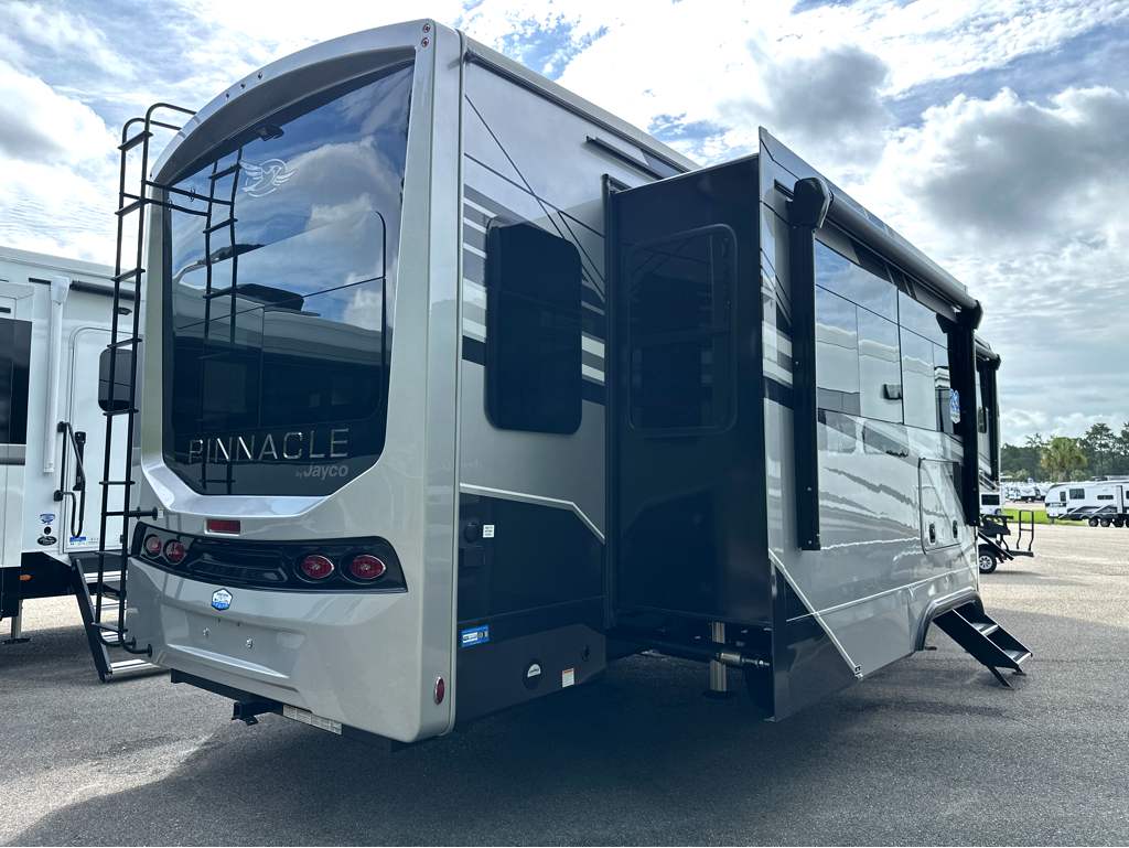 2027 JAYCO PINNACLE 32RLTS - Image 5