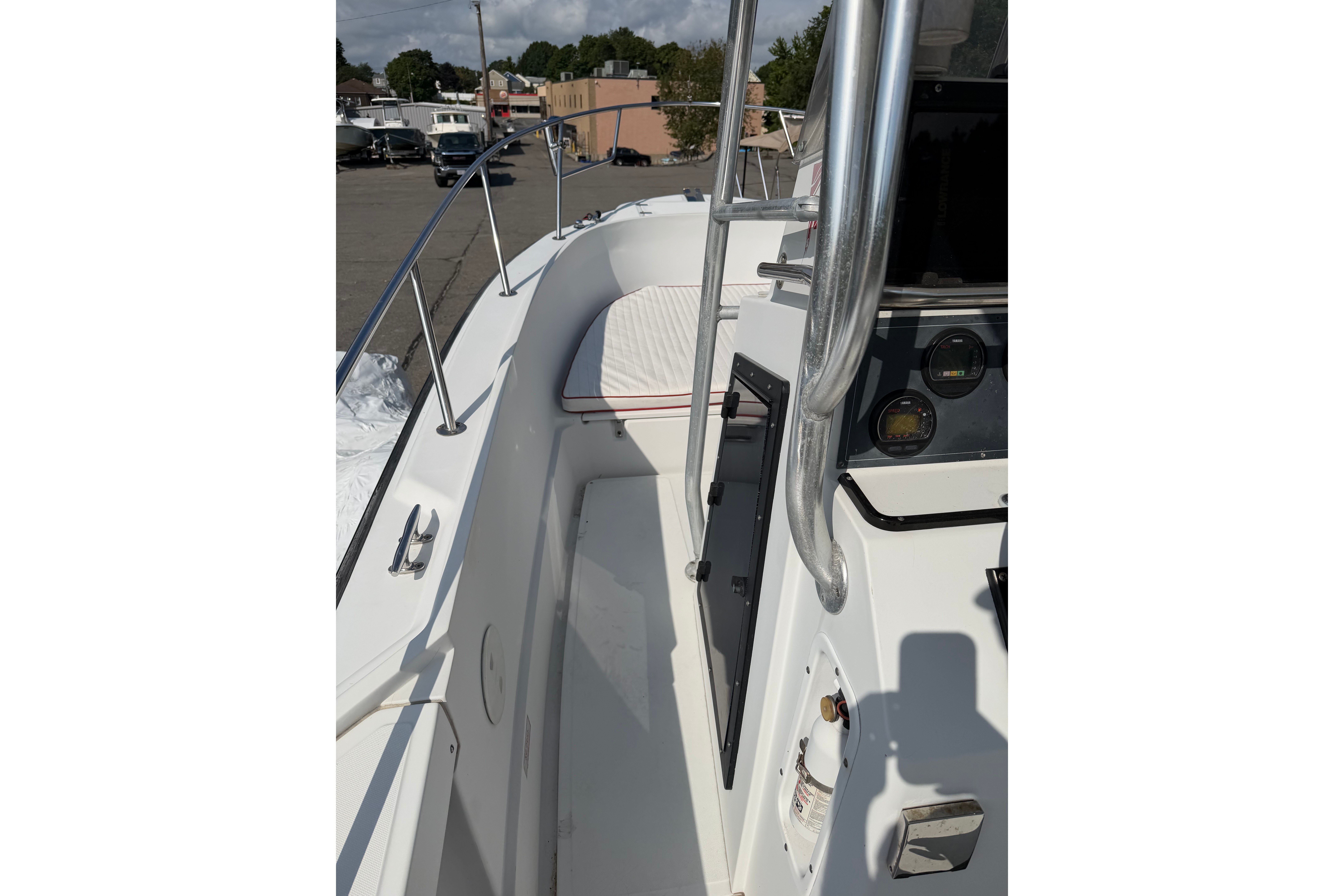 1995 Boston Whaler Boston Whaler 240 Outrage Base - Image 9