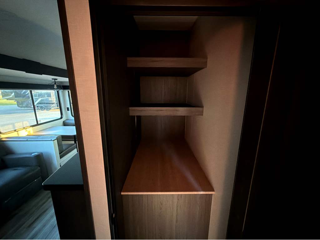 2027 VENTURE RV SPORTTREK 312VTB - Image 28