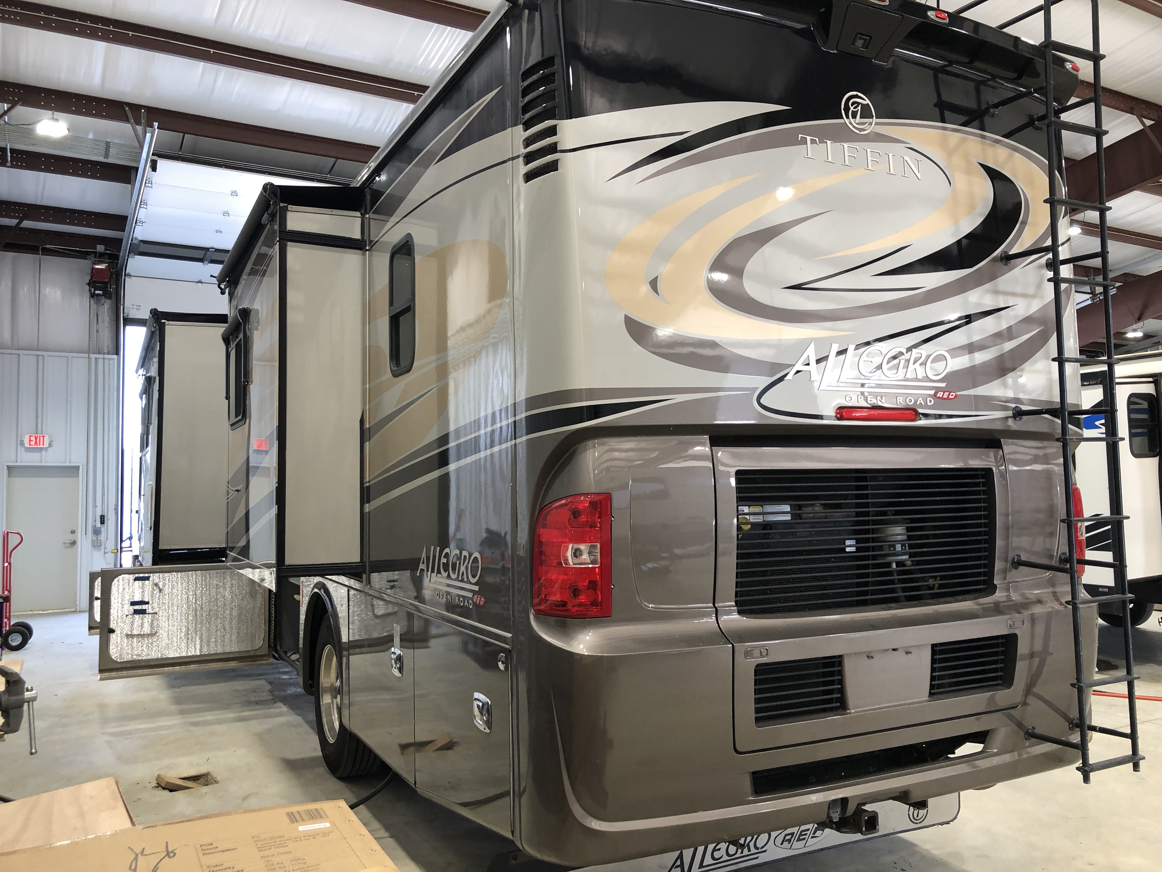 2017 Tiffin Allegro Red 38 QRA - Image 12