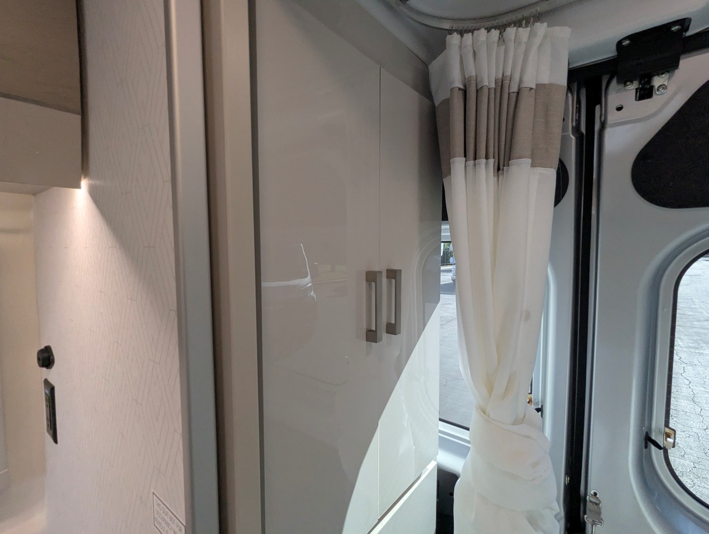 2027 Thor Motor Coach Tellaro 20L - Image 31