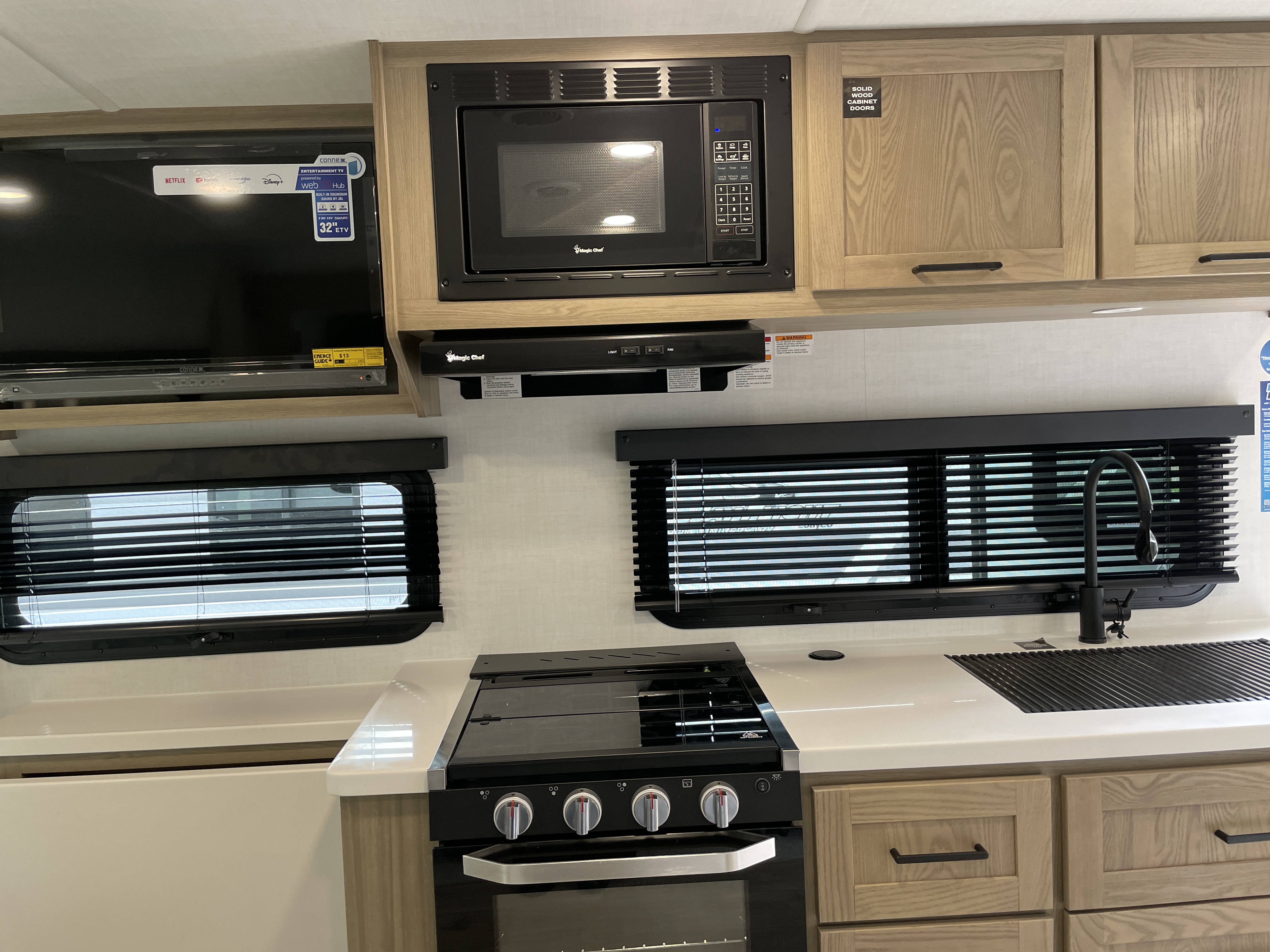 2027 Forest River Rockwood Mini Lite 2205S - Image 12