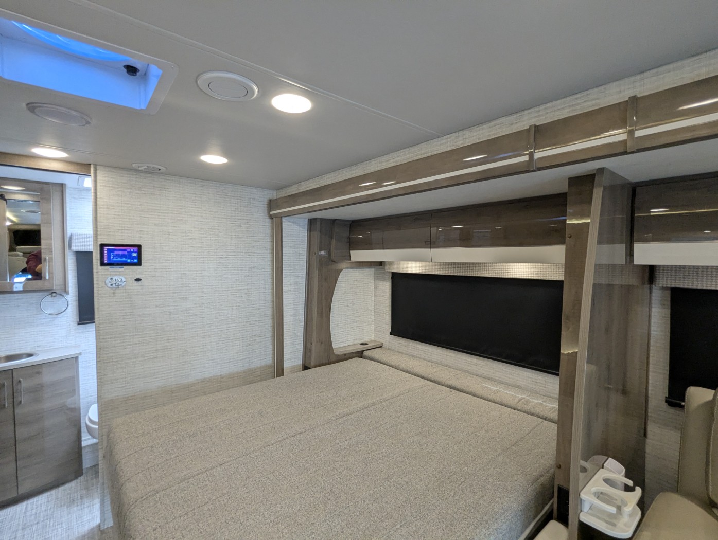 2024 Entegra Coach Qwest 24R - Image 27