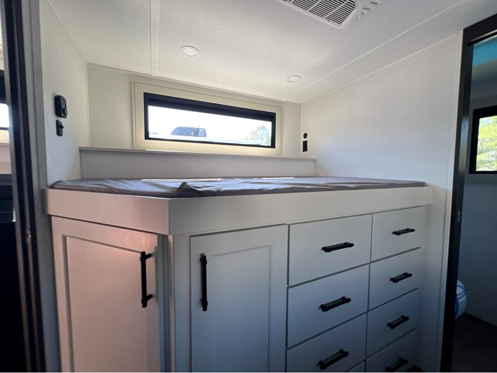 2026 GRAND DESIGN SOLITUDE 414LJMJ - Image 20