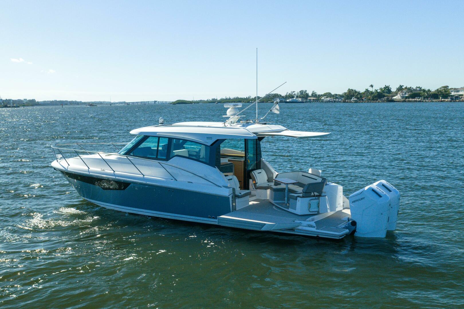 2025 Tiara Yachts 43 LE - Image 4