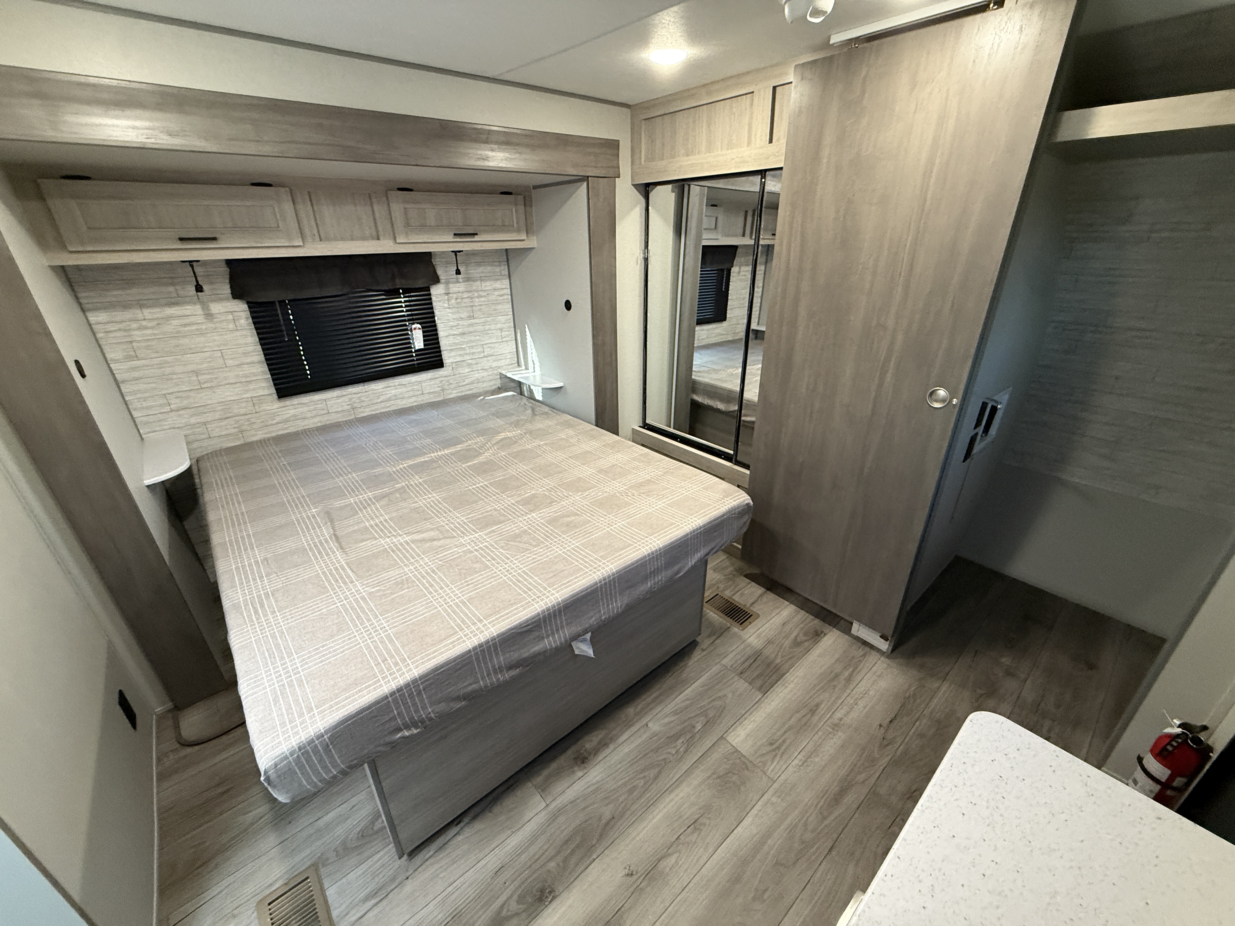 2026 Coachmen Catalina Legacy Edition 333DORM - Image 16