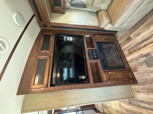 2017 Keystone Outback Diamond Super-Lite 332FK - Image 17