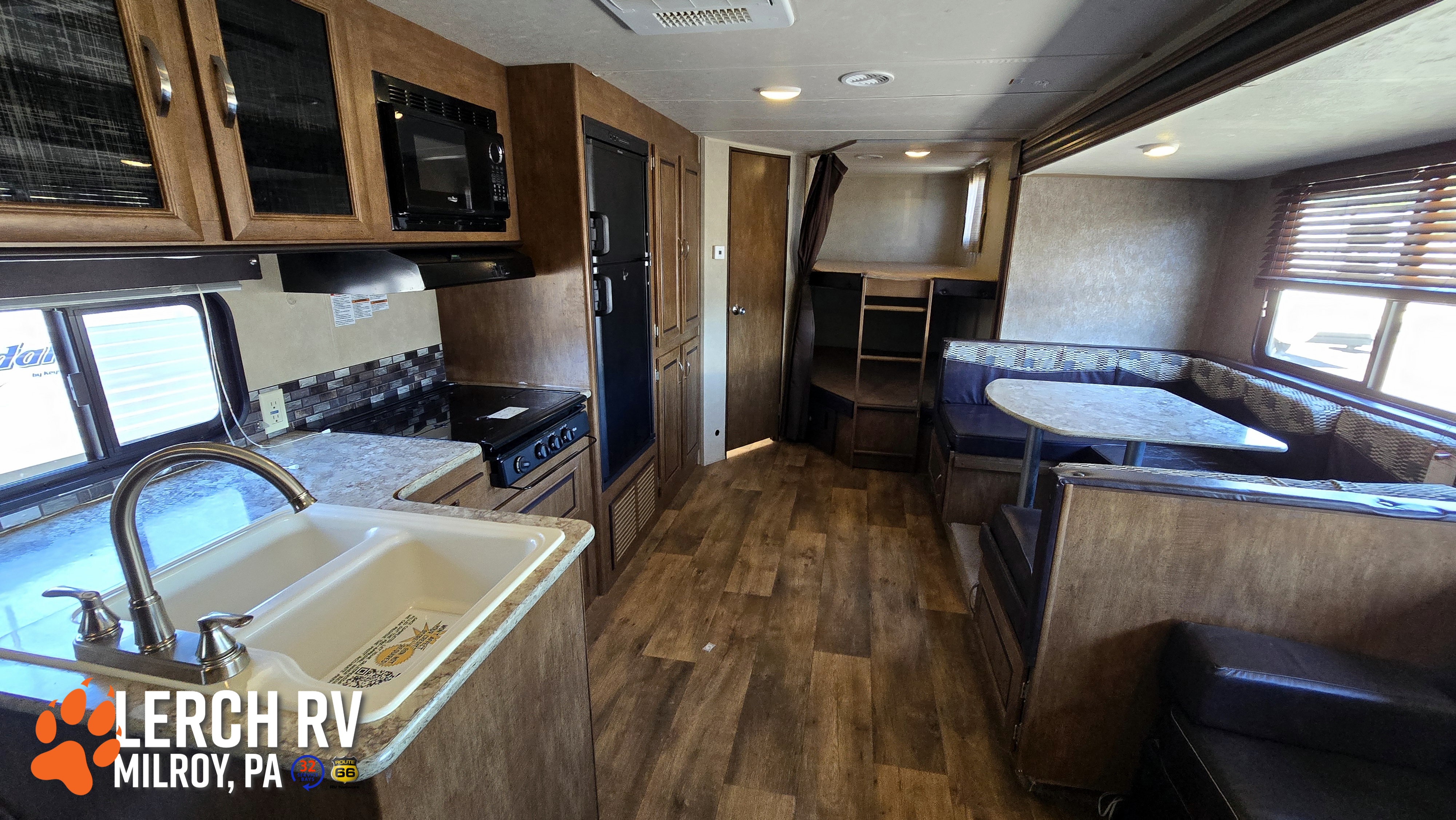 2016 FOREST RIVER WILDWOOD XLITE 263BHXL - Image 18