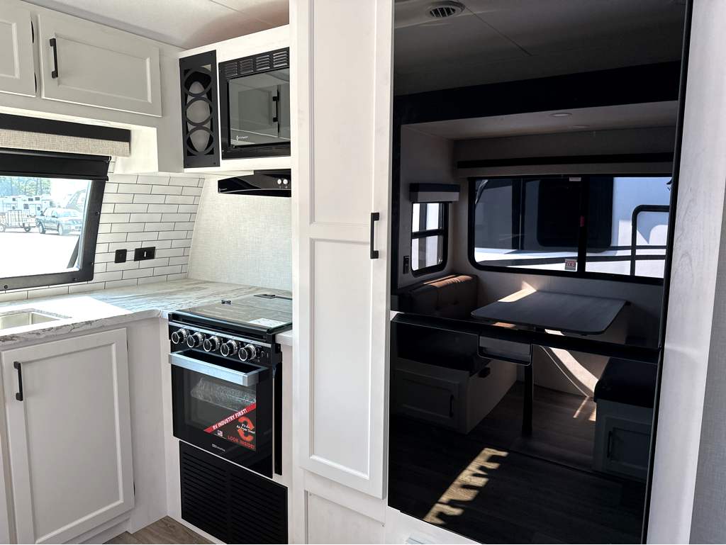 2026 VENTURE RV SPORTTREK 251VFK - Image 12