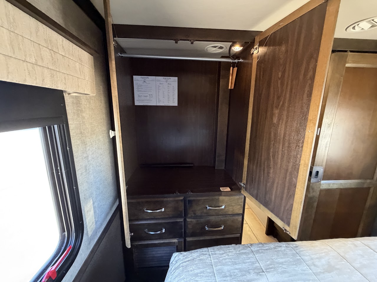 2017 TIFFIN ALLEGRO BREEZE 32BR - Image 32
