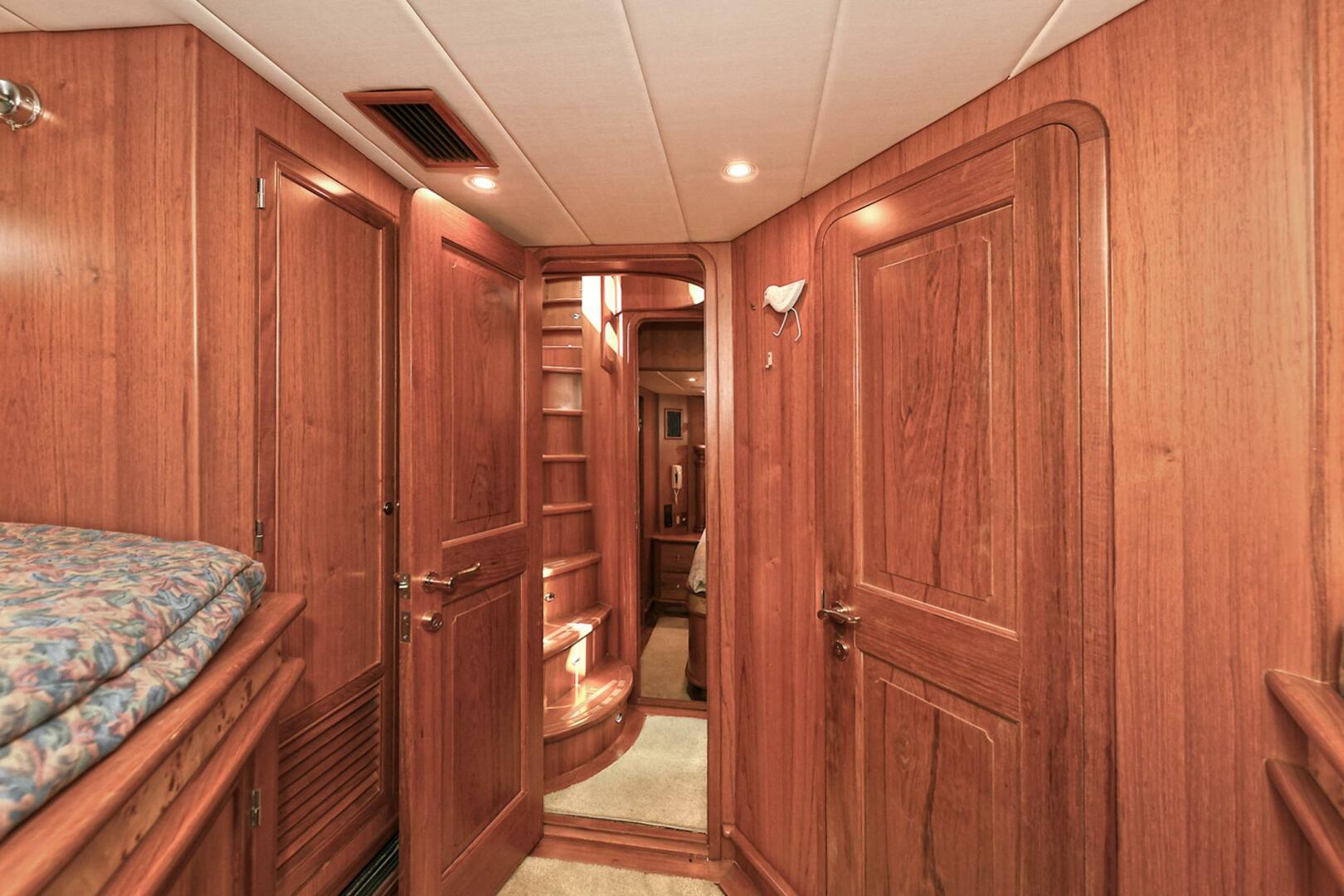 2002 Grand Alaskan Flushdeck - Image 43
