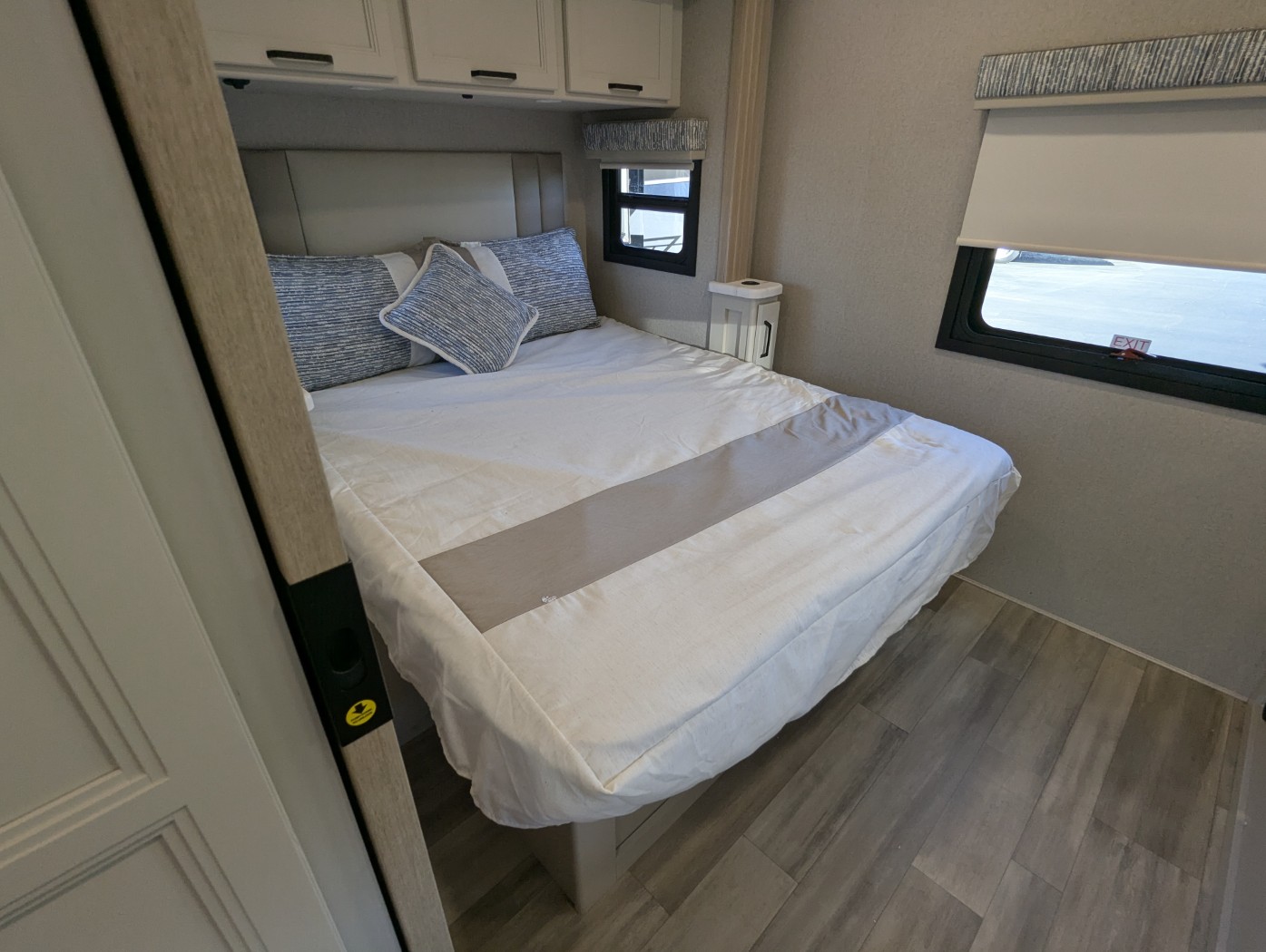 2027 Thor Motor Coach Omni Explorer X32 - Image 34