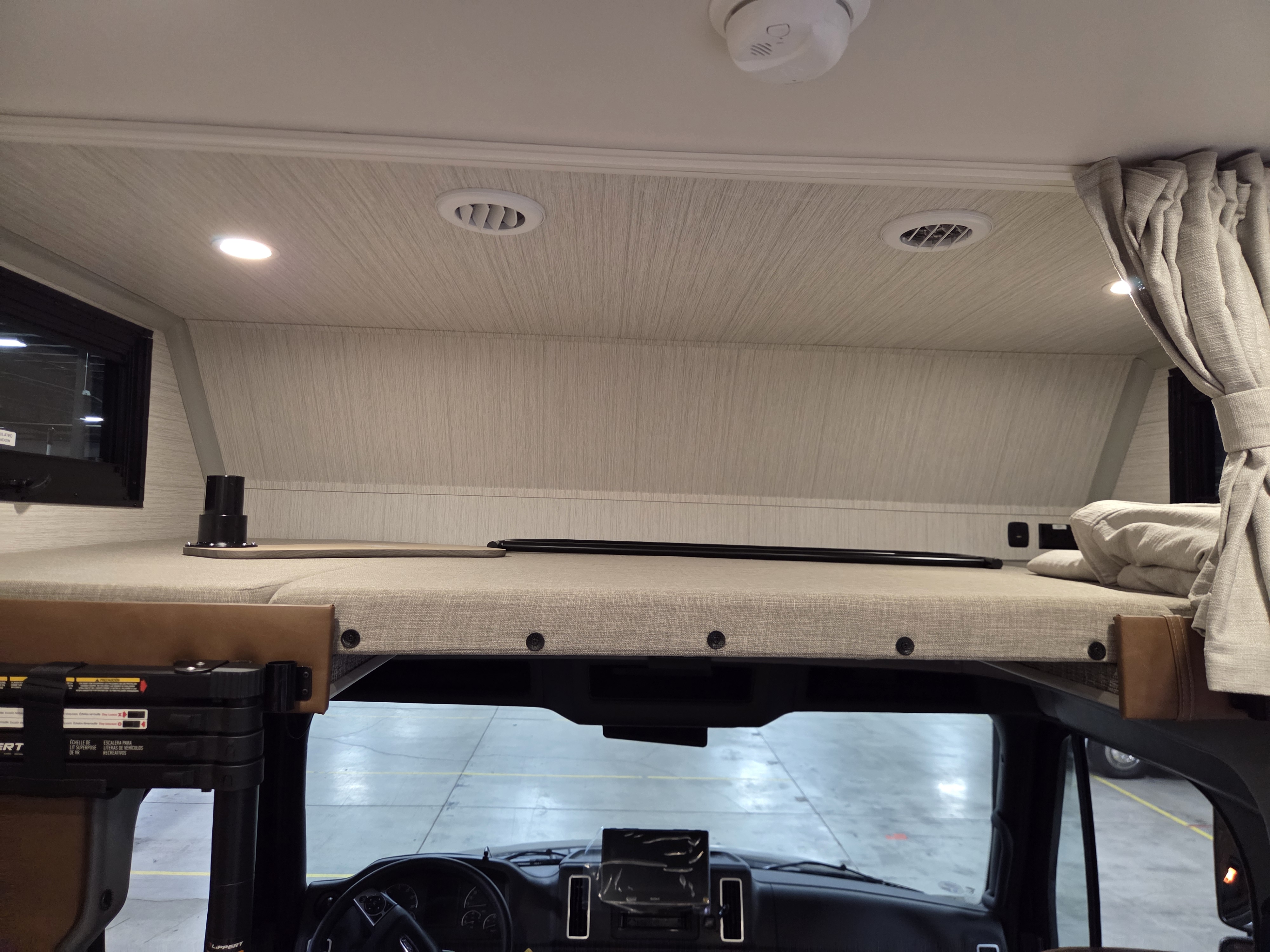 2027 Dynamax Europa 31SS - Image 21
