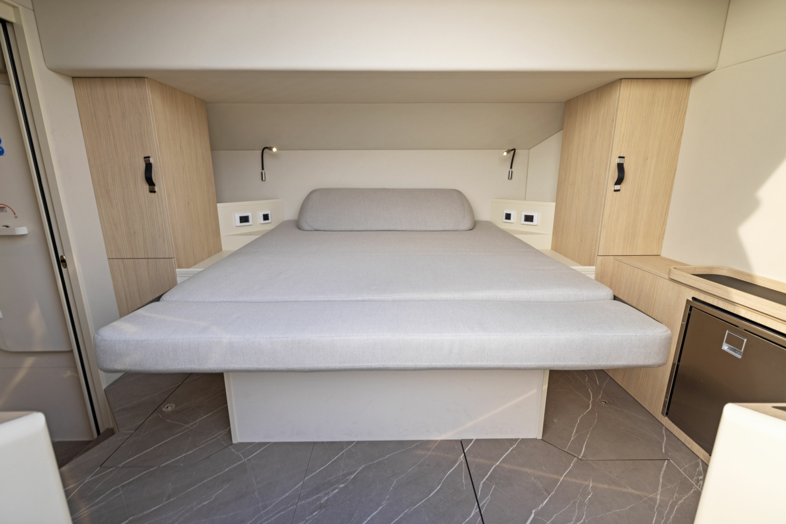 2024 Absolute Navetta 64 - Image 23