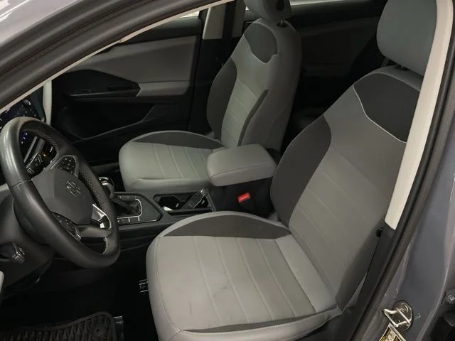 2023 Volkswagen Taos Utility 4D SE Sunroof 2WD - Image 13