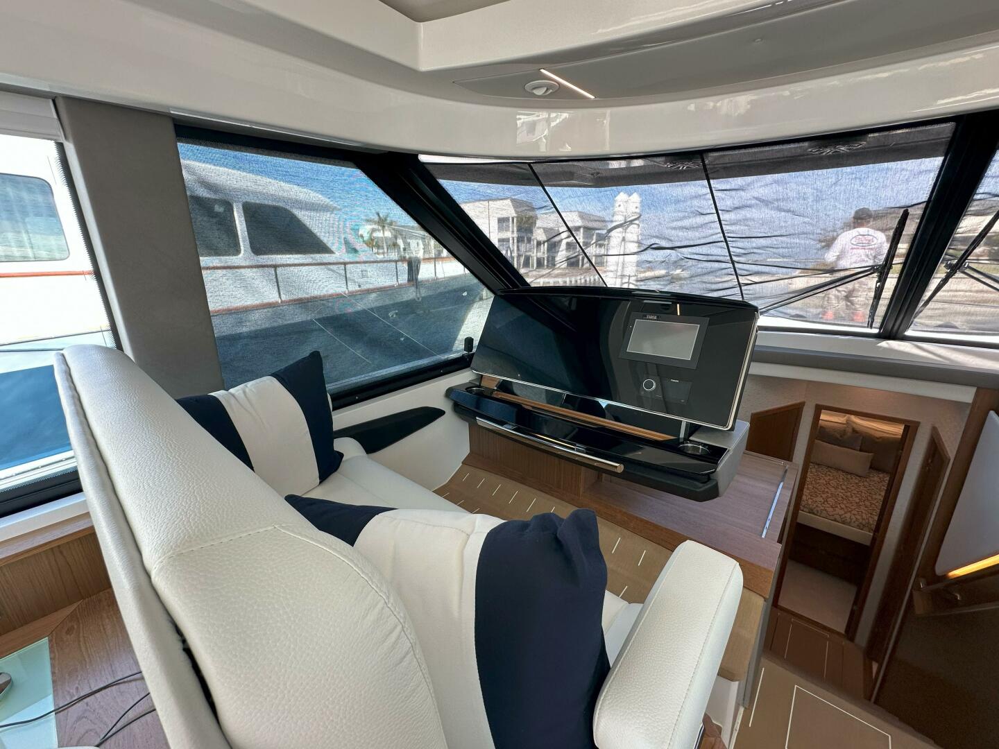 2025 Tiara Yachts EX 60 - Image 18