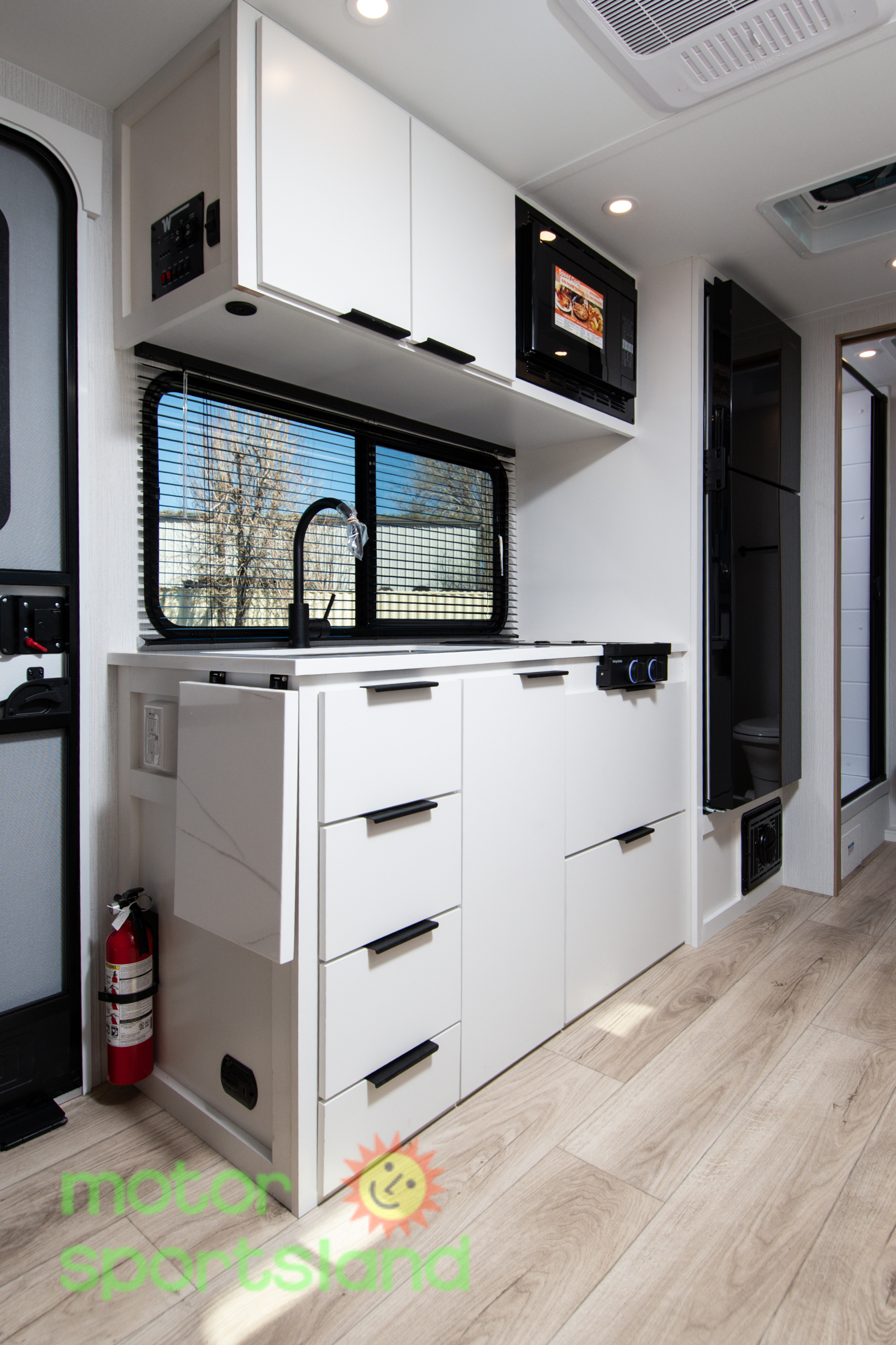2026 Winnebago Micro Minnie 2108DS - Image 30