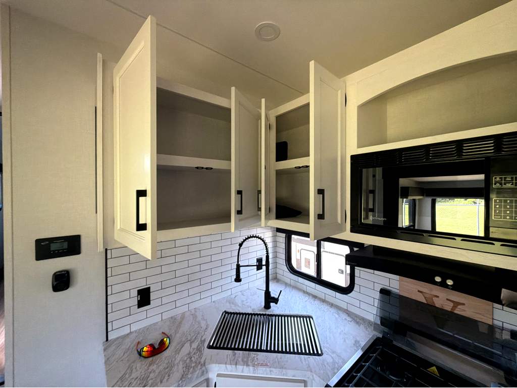 2027 VENTURE RV SPORTTREK 312VTB - Image 27