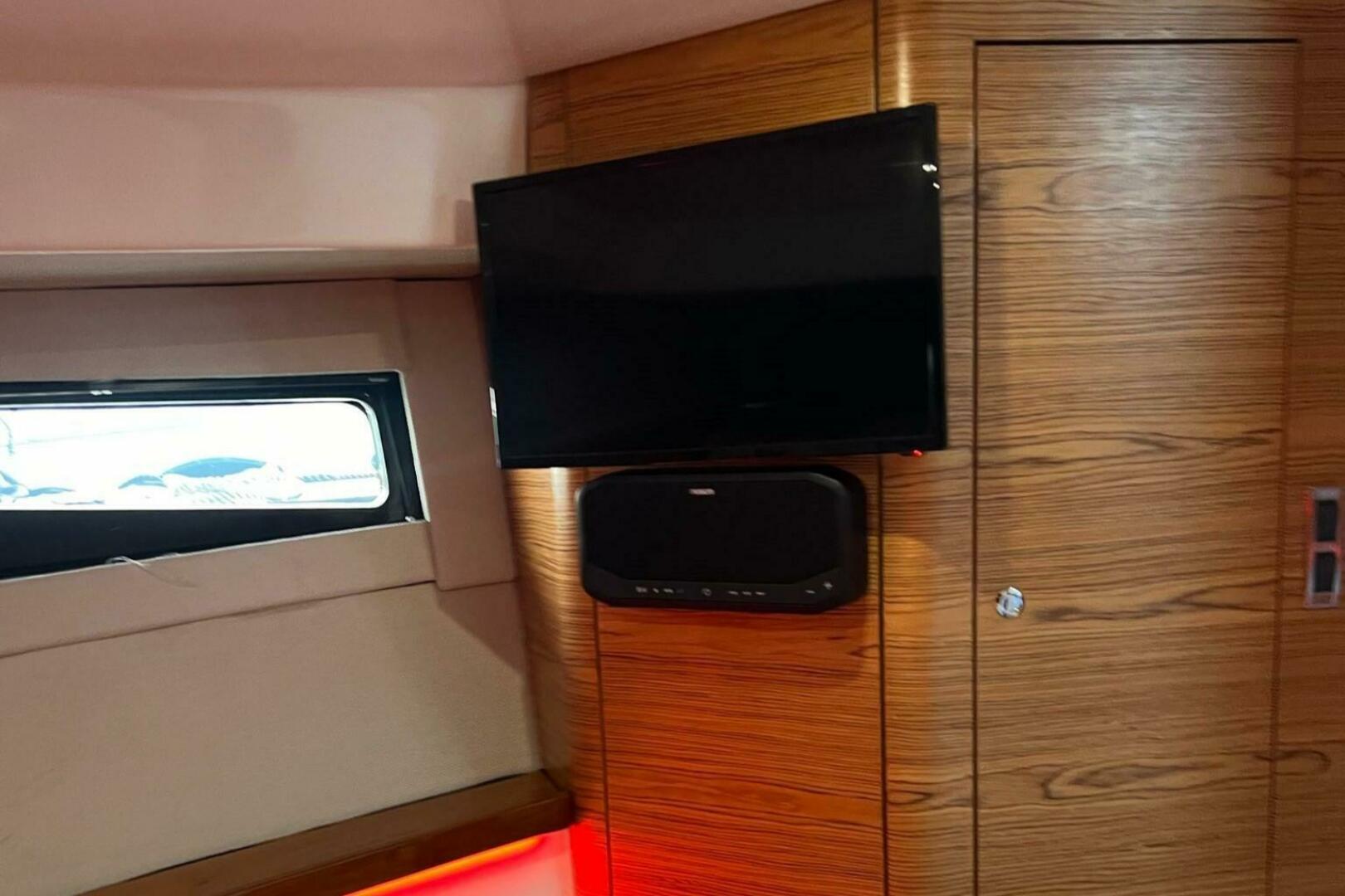 2022 Boston Whaler Conquest 405 - Image 18