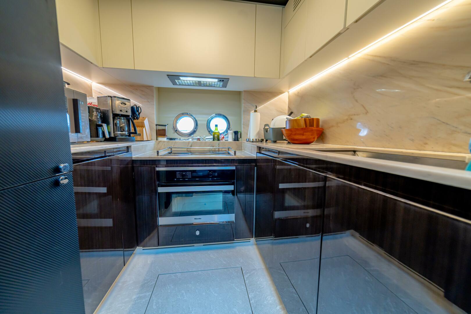 2017 Azimut 77S - Image 104
