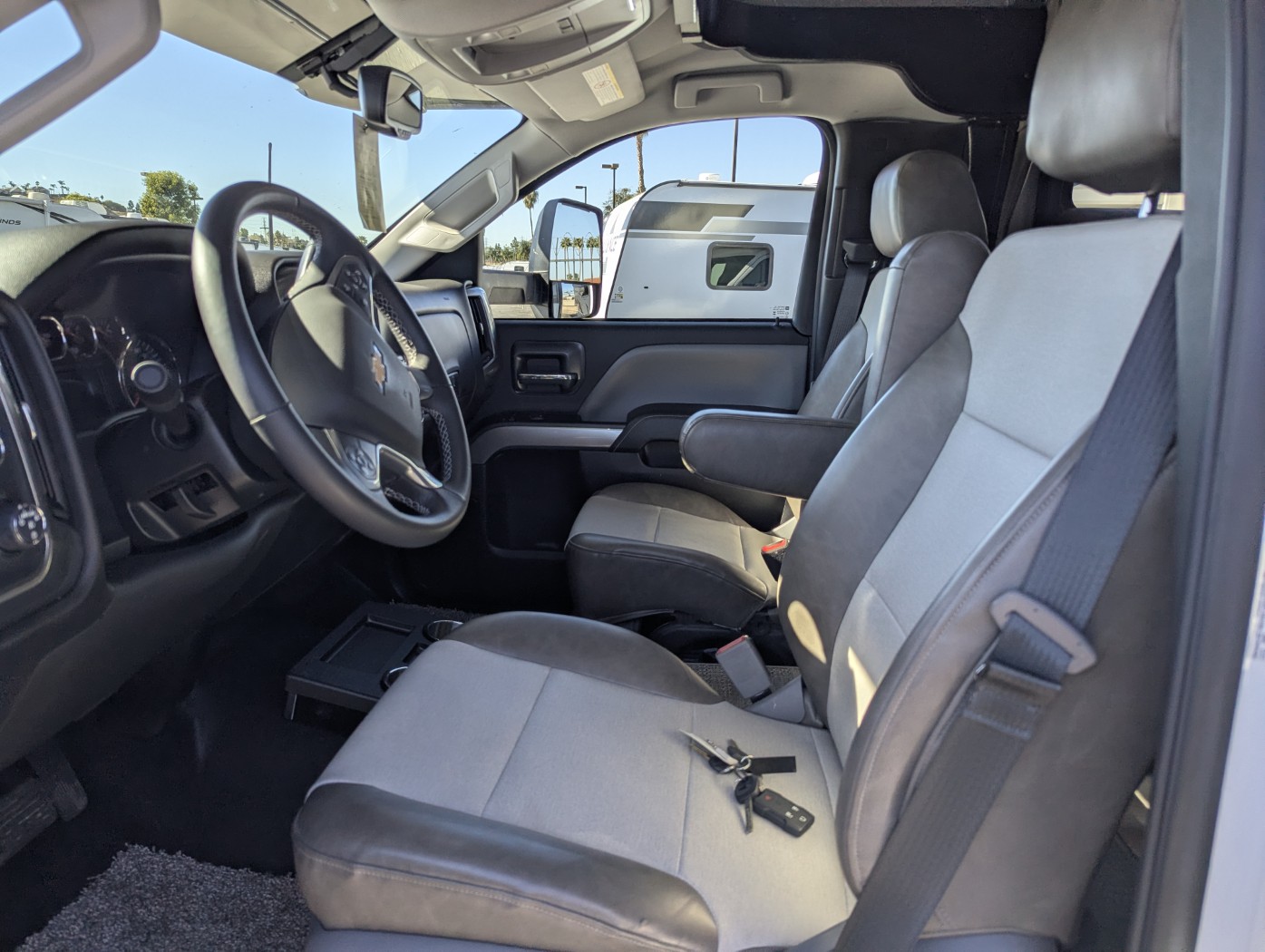 2026 Coachmen Entourage 320LV - Image 6