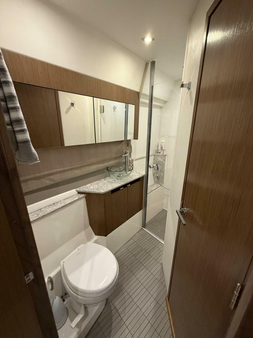 2018 Sea Ray 460 Sundancer - Image 18
