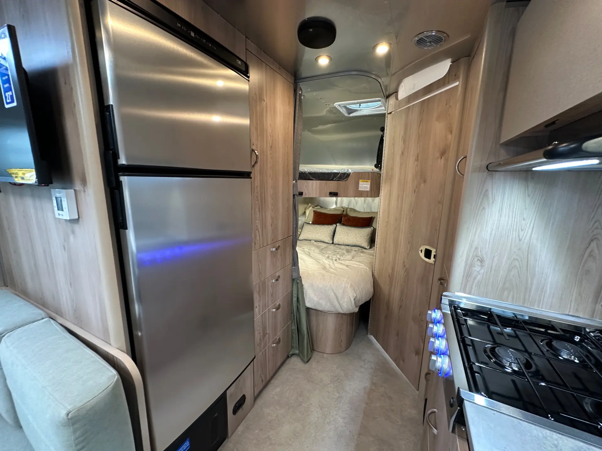 2027 Airstream Flying Cloud 30FB Bunk - Image 41