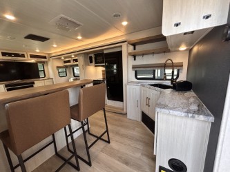 2025 FOREST RIVER GRAND SURVEYOR 302RDBS - Image 8