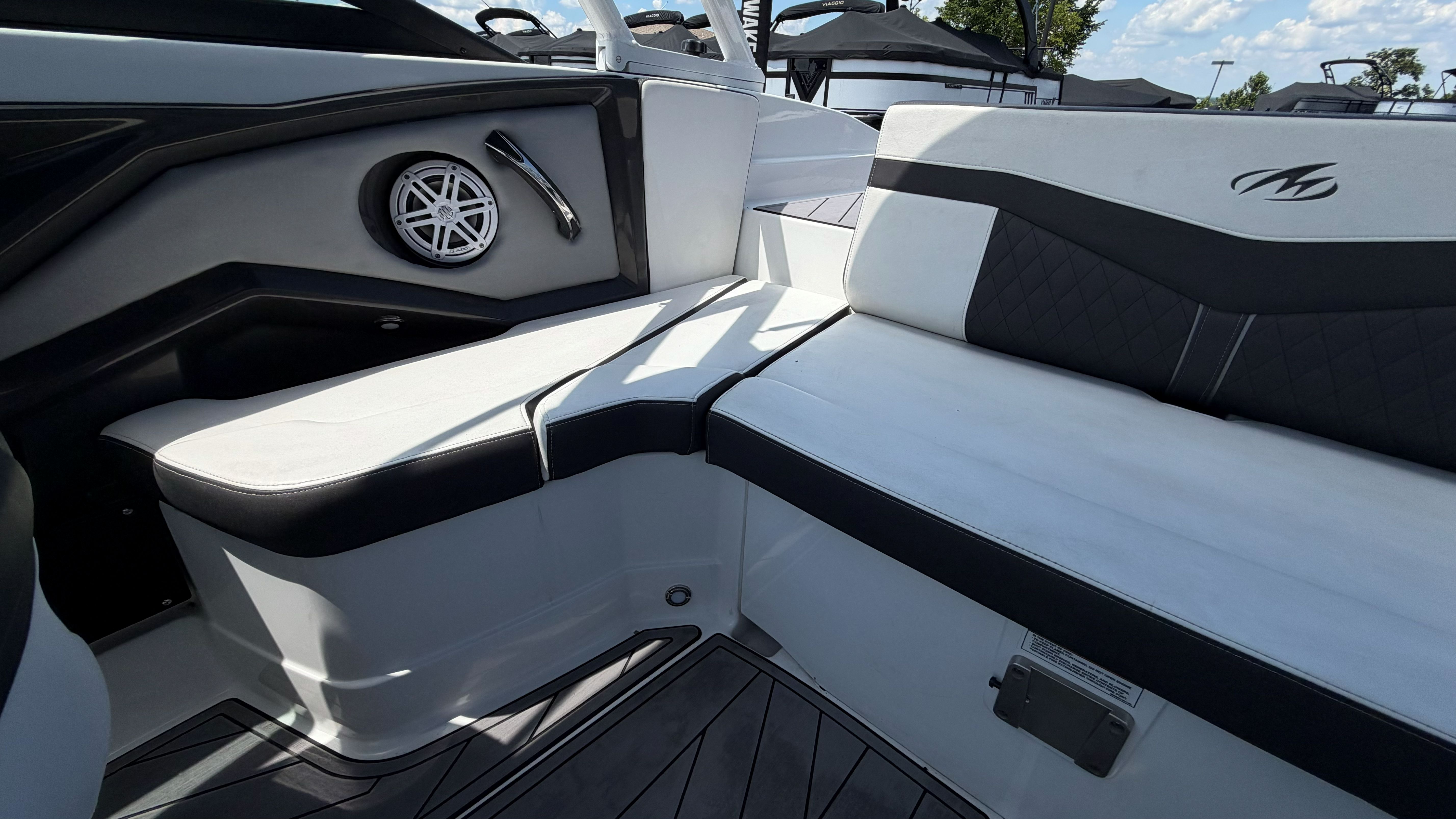 2023 Monterey 238 Super Sport - Image 22