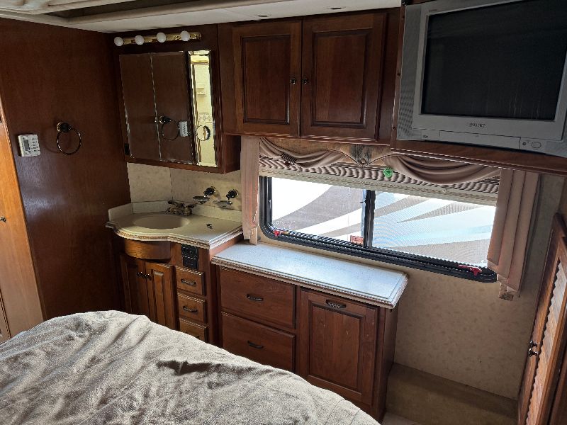 2004 Monaco Executive 40PBT - Image 20